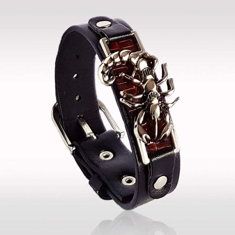 Skorpiós csatos fekete férfi karkötő