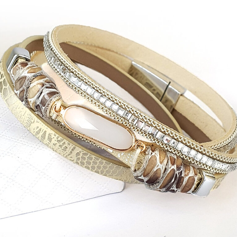 Kétsoros hosszú beige bőrgyöngyös karkötő