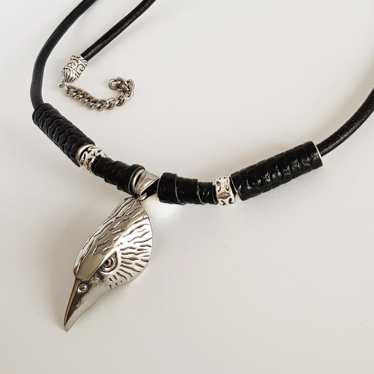 Sasfej fekete bőrzsinóros férfi nyaklánc